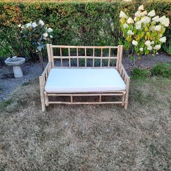 Luksus sofa i bredygtigt bambus 2 pers. 130 cm. inkl. kanvas hynde i natur med lynls ( kan vaskes)