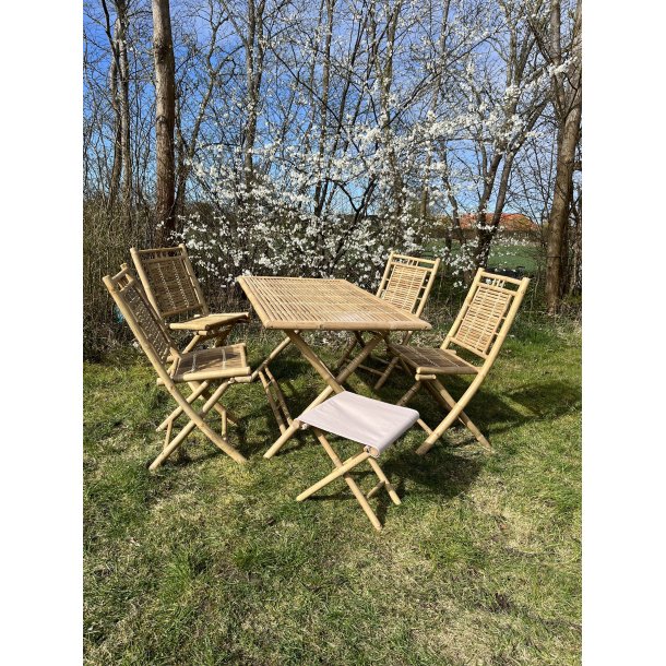 Elegant Bambusst med Bord og 4 Stole - Skab Dit Drmme spisebordsst