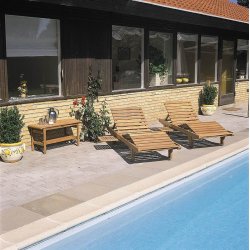 Solvagn med hjul och dryckesbricka. Modell: Boston guld teak