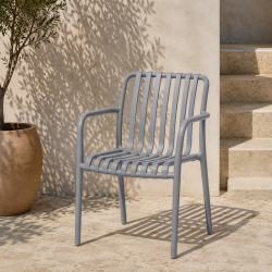 Stabelbar vedligeholdelsefri havestol i UV-beskyttet st�bt plast - Model: Lily - V�lg farve 
