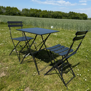 Cafst sort metal. Alt er foldbart, model: sunfun. CHARMERENDE CAFEST TIL ALTANEN!!