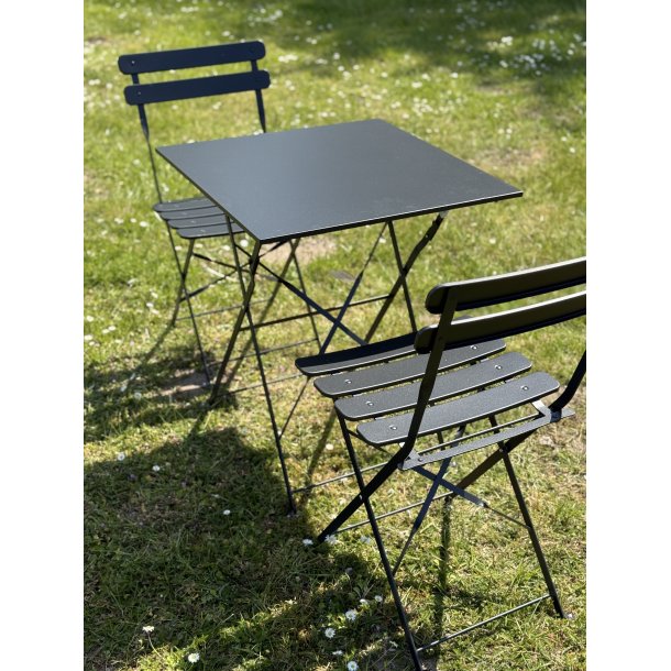 Cafst sort metal. Alt er foldbart, model: sunfun. CHARMERENDE CAFEST TIL ALTANEN!!