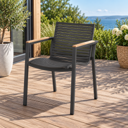 Stilren stabelstol med lav ryg med aluminium stel og teak arml�n - Model: MOOD Square - F�s i flere farver