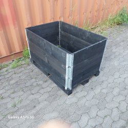 plantebed af natur genbrugspaller og rammer. DEMO - BRUGSMRKER OG LOGOER 