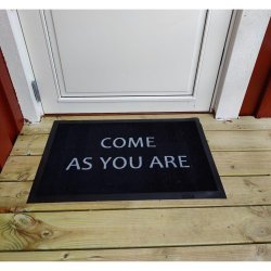 "Come as you are" drmtte, i lkkert slidstrk nylon og pvc materiale - 45 x 75 cm.