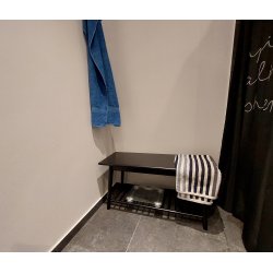 Sort lille bnk til entren NOBLE - inklusiv hynde og strop 