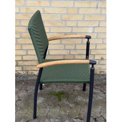 Era staplingsstol UV-skyddad polyrotting med armst�d i teak. V�lj f�rg