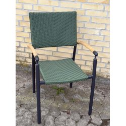 Era staplingsstol UV-skyddad polyrotting med armst�d i teak. V�lj f�rg