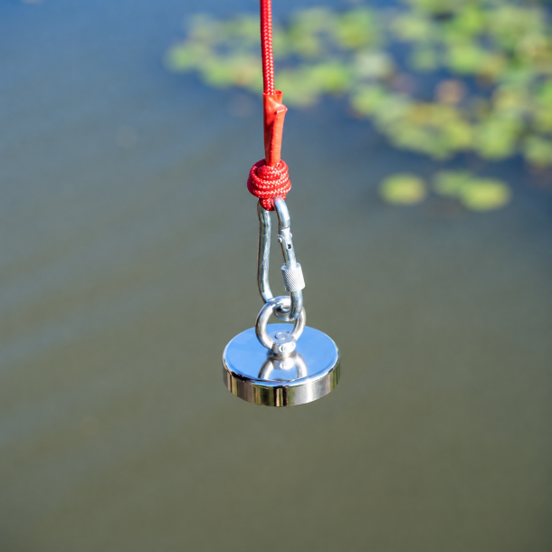 Robust fiskemagnet i st�l og nylon med 150 kg tr�kkraft - Perfekt til magnetfiskeri