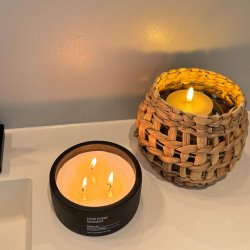 Flettet lanterne i naturfarvet vandhyacint med glas indvendig - Model: Astrid