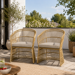 2 stk. elegante havestole i naturfarvet polyrattan med komfortable hynder og galvaniseret st�lstel