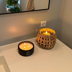 Flettet lanterne i naturfarvet vandhyacint med glas indvendig - Model: Astrid