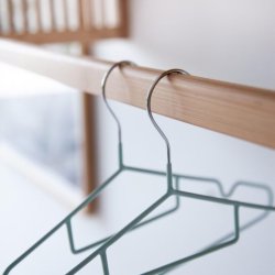 Lille garderobehylde i bambus