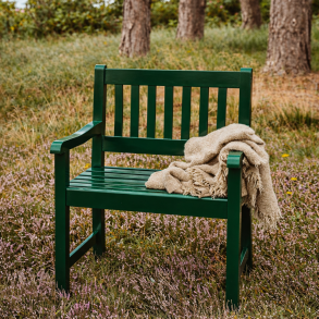 Brighton havestol i gr�nmalet mahogni � slidst�rk PU-maling og 2 �rs garanti