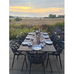 GUSTAV Havebord. Fremstillet i uv-bestykket durafit ( massivt fiberbeton ) med plads til 6-8 pers.