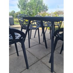 GUSTAV Havebord. Fremstillet i uv-bestykket durafit ( massivt fiberbeton ) med plads til 6-8 pers.