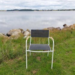 Roma stabelstol med teaktrs armln - vlg stellets farve