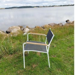 Roma stabelstol med teaktrs armln - vlg stellets farve