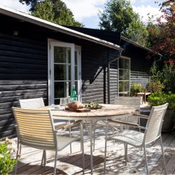 Parma klassisk stapelstol med lameller och teak armstd