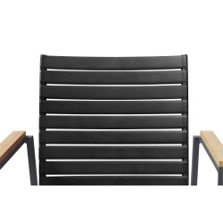 Stapelstol i kraftig aluminiumram med breda plastribbor. Model Roma