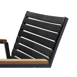 Stapelstol i kraftig aluminiumram med breda plastribbor. Model Roma