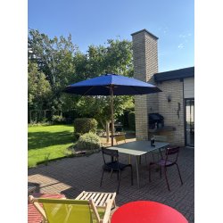 100 % vandtt Parasol m/2-delt stok. : 3M.  Vlg farve + Dug har UV30+ solbeskyttelse. Model: Nice