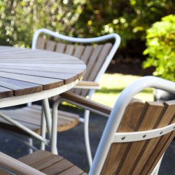 Ella havembelst bord  110 cm - aluminium og teak til 4 personer - vlg bord og stoles farve