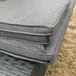 Solvogn i UV-beskyttet polyrattan sort inkl. lux hynde gr. med hjul. 100 % vedligeholdelsesfri