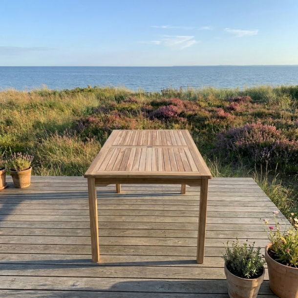 Java teakbord f�r 4-6 personer. Str. 90x150 cm H: 75 cm