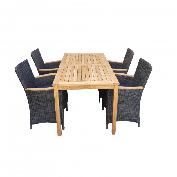 Familie st med 4 stole i UV-beskyttet polyrattan og bord i gold teak til 4-6 personer