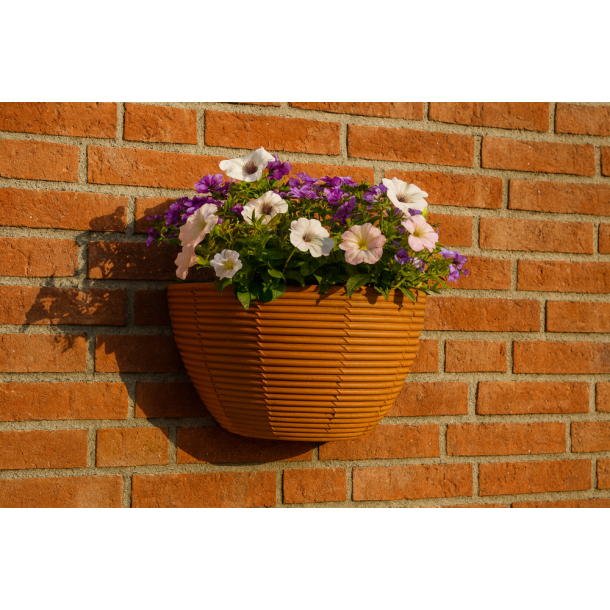 Yndig og alsidig flettet vgkurv i naturfarvet polyrattan med inderpose 18x18x30 cm