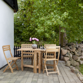 Smart altanbord med 2 klapper samt 4 foldbare stole - Alt i Gold Teak - Model: Clarish butterflyst