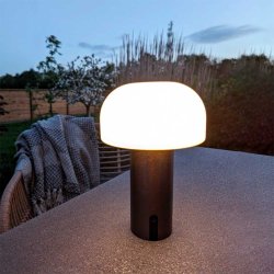 LED lampe med USB ladestation i PE-plast til udendrs brug - Model: Anthon