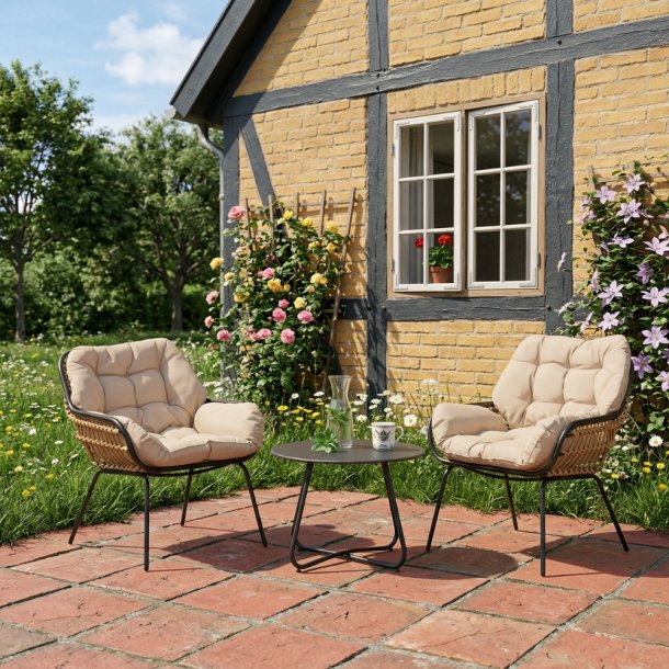 Lava Caf�s�t - Lille bord og 2 stole med sandfarvede all-weather hynder