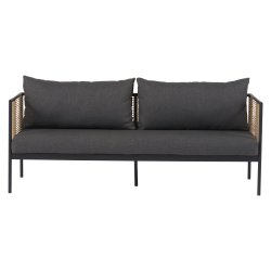 Komfortabelt vedligeholdelsesfrit loungest med sofa, to stole og bord