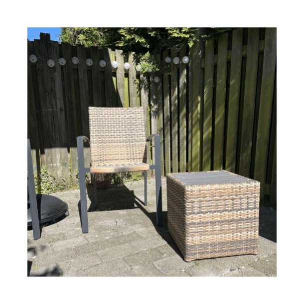 Luksus Alu stabelstol med UV-beskyttet polyrattan. Knkker ikke i flet.  Model: Nevada - Vlg farve