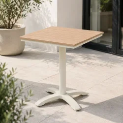Zenia caf�s�t - Stilrent caf�s�t med 70x70 caf�bord i sandfarvet aluminium og nonwood og 2 stabelbare stole i lys gr� aluminium og textilen�