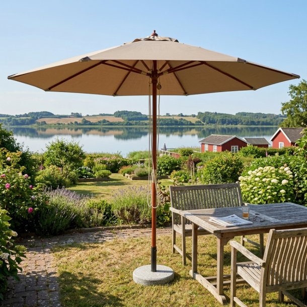 100 % vandt�t Parasol m/2-delt stok. �: 3M.  V�lg farve + Dug har UV30+ solbeskyttelse. Model: Nice Cappuccino  Lys b&oslash;g
