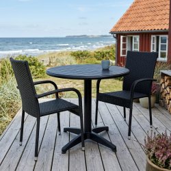 Mona caf�s�t med 2 Pisa stabelstole og bord �70 cm - vedligeholdelsesfrit og enkelt!