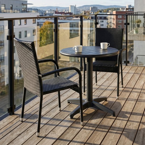 Mona caf�s�t med 2 Pisa stabelstole og bord �70 cm - vedligeholdelsesfrit og enkelt!