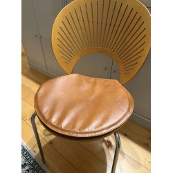 S�dehynde i b�ffell�der til en Arne Jacobsen 7'er og Nanna Ditzel Trinidad stol. V�lg cognac eller sort! Cognac
