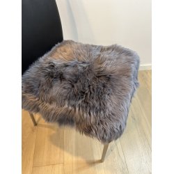 Stolsits i kta lammskinn - str. 40x40 cm - vlj frg