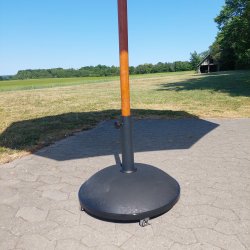 Landets letteste parasolfod at flytte rundt p, med 4 hjul. Model: Cinas Atlas - sort 35 kg. 