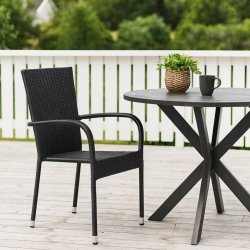 Svart underh�llsfritt tr�dg�rdsm�belset med utdragbart bord och 6 stolar