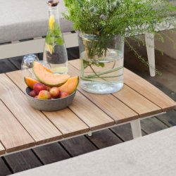 Rio Lounge bord  i alu og gold teak. Str. L: 120x B:60 x H: 30 cm. V�lg farve Gr� el. Sand