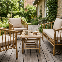 Sesam lounges�t i bambus - Sofa, 2 loungestole og bord, inkl. sandfarvede all-weather hynder
