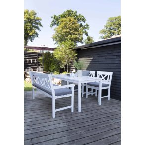 H�gglans vitm�lad mahognyset (bord, b�nk, 2 stolar). Garanti mot sprickbildning. Modell: Sofiero