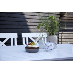 Hjglans hvidmalet mahogni st (bord, bnk, 2 stole). Garanti imod krakelering. Model: Sofiero 