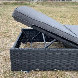 Solvogn i UV-beskyttet polyrattan sort inkl. lux hynde gr. med hjul. 100 % vedligeholdelsesfri