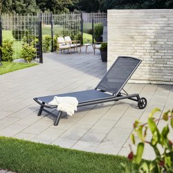 Vedligeholdelsesfri solseng i sort textilen med hjul  - Model: Anna